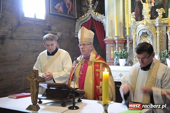 Zdjęcie w galerii na portalu naszraciborz.pl: Procesja konna w Pietrowicach Wielkich z metropolitą górnośląskim wiadomości z regionu