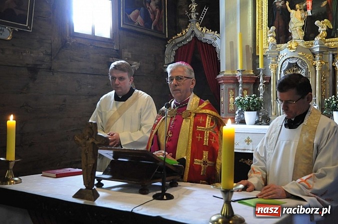 Zdjęcie w galerii na portalu naszraciborz.pl: Procesja konna w Pietrowicach Wielkich z metropolitą górnośląskim wiadomości z regionu