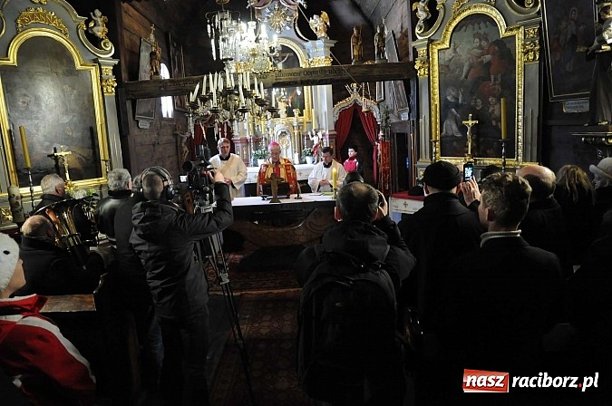 Zdjęcie w galerii na portalu naszraciborz.pl: Procesja konna w Pietrowicach Wielkich z metropolitą górnośląskim wiadomości z regionu