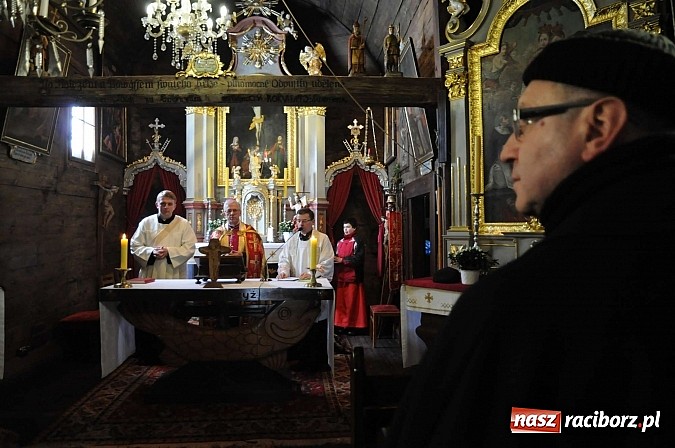 Zdjęcie w galerii na portalu naszraciborz.pl: Procesja konna w Pietrowicach Wielkich z metropolitą górnośląskim wiadomości z regionu