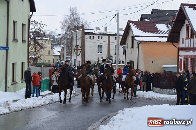Zdjęcie w galerii na portalu naszraciborz.pl: Procesja konna w Pietrowicach Wielkich z metropolitą górnośląskim wiadomości z regionu