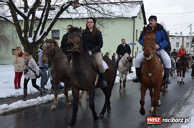 Zdjęcie w galerii na portalu naszraciborz.pl: Procesja konna w Pietrowicach Wielkich z metropolitą górnośląskim wiadomości z regionu
