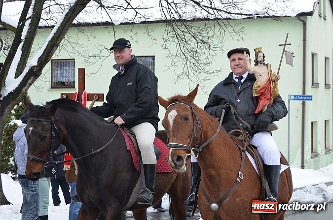 Zdjęcie w galerii na portalu naszraciborz.pl: Procesja konna w Pietrowicach Wielkich z metropolitą górnośląskim wiadomości z regionu