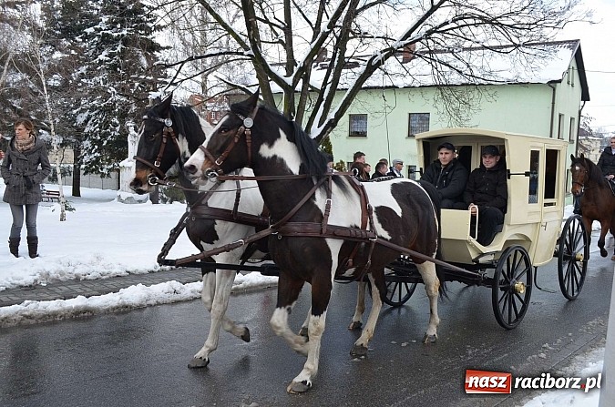 Zdjęcie w galerii na portalu naszraciborz.pl: Procesja konna w Pietrowicach Wielkich z metropolitą górnośląskim wiadomości z regionu