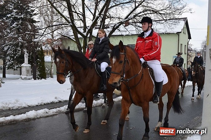 Zdjęcie w galerii na portalu naszraciborz.pl: Procesja konna w Pietrowicach Wielkich z metropolitą górnośląskim wiadomości z regionu