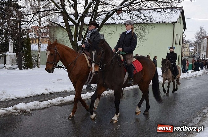 Zdjęcie w galerii na portalu naszraciborz.pl: Procesja konna w Pietrowicach Wielkich z metropolitą górnośląskim wiadomości z regionu