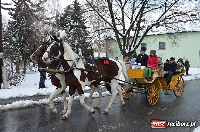 Zdjęcie w galerii na portalu naszraciborz.pl: Procesja konna w Pietrowicach Wielkich z metropolitą górnośląskim wiadomości z regionu