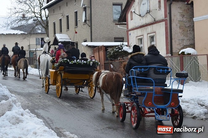 Zdjęcie w galerii na portalu naszraciborz.pl: Procesja konna w Pietrowicach Wielkich z metropolitą górnośląskim wiadomości z regionu
