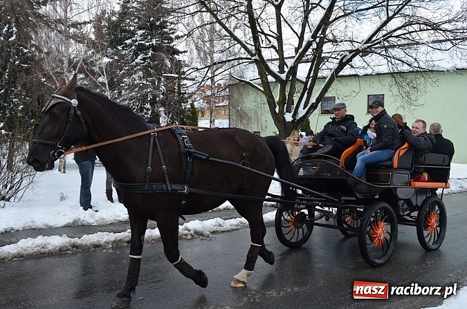 Zdjęcie w galerii na portalu naszraciborz.pl: Procesja konna w Pietrowicach Wielkich z metropolitą górnośląskim wiadomości z regionu