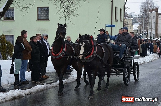 Zdjęcie w galerii na portalu naszraciborz.pl: Procesja konna w Pietrowicach Wielkich z metropolitą górnośląskim wiadomości z regionu