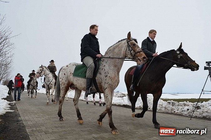 Zdjęcie w galerii na portalu naszraciborz.pl: Procesja konna w Pietrowicach Wielkich z metropolitą górnośląskim wiadomości z regionu