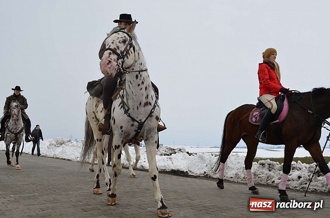 Zdjęcie w galerii na portalu naszraciborz.pl: Procesja konna w Pietrowicach Wielkich z metropolitą górnośląskim wiadomości z regionu