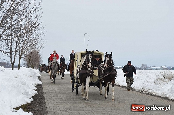 Zdjęcie w galerii na portalu naszraciborz.pl: Procesja konna w Pietrowicach Wielkich z metropolitą górnośląskim wiadomości z regionu