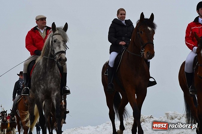 Zdjęcie w galerii na portalu naszraciborz.pl: Procesja konna w Pietrowicach Wielkich z metropolitą górnośląskim wiadomości z regionu