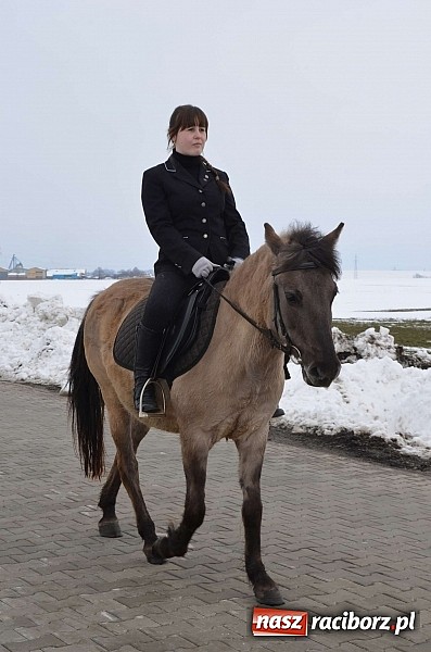 Zdjęcie w galerii na portalu naszraciborz.pl: Procesja konna w Pietrowicach Wielkich z metropolitą górnośląskim wiadomości z regionu