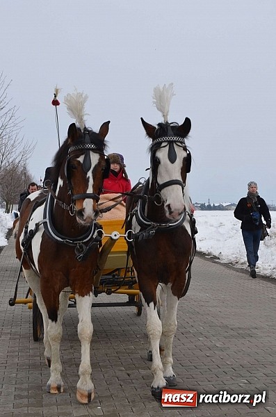 Zdjęcie w galerii na portalu naszraciborz.pl: Procesja konna w Pietrowicach Wielkich z metropolitą górnośląskim wiadomości z regionu