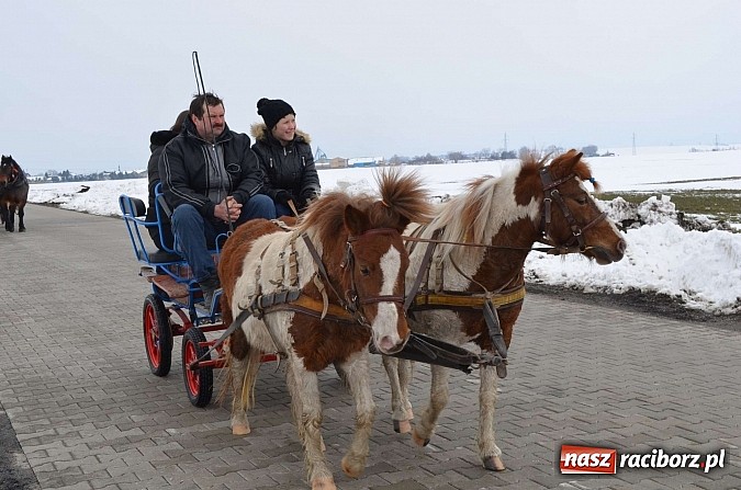 Zdjęcie w galerii na portalu naszraciborz.pl: Procesja konna w Pietrowicach Wielkich z metropolitą górnośląskim wiadomości z regionu