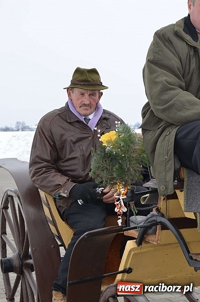 Zdjęcie w galerii na portalu naszraciborz.pl: Procesja konna w Pietrowicach Wielkich z metropolitą górnośląskim wiadomości z regionu