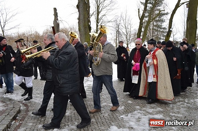 Zdjęcie w galerii na portalu naszraciborz.pl: Procesja konna w Pietrowicach Wielkich z metropolitą górnośląskim wiadomości z regionu