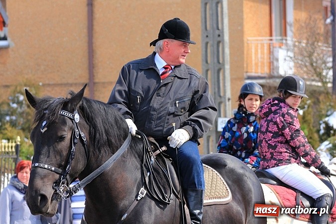 Zdjęcie w galerii na portalu naszraciborz.pl: Wielkanocna procesja konna w Bieńkowicach wiadomości z regionu