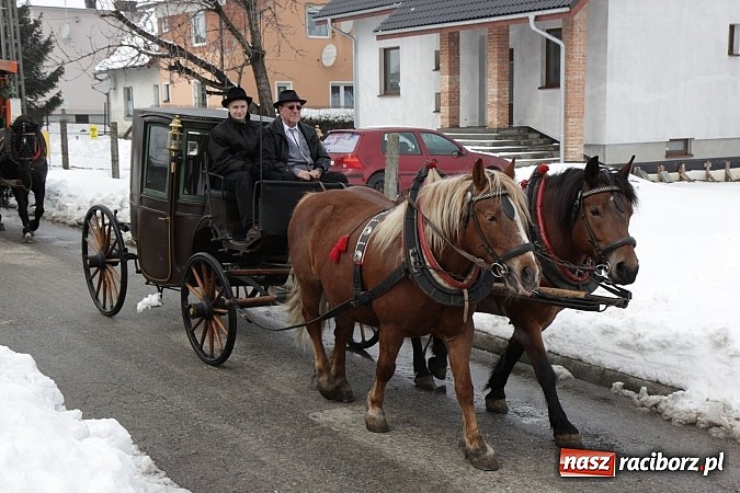 Zdjęcie w galerii na portalu naszraciborz.pl: Wielkanocna procesja konna w Bieńkowicach wiadomości z regionu