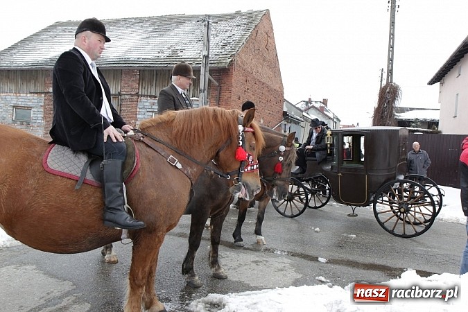 Zdjęcie w galerii na portalu naszraciborz.pl: Wielkanocna procesja konna w Bieńkowicach wiadomości z regionu