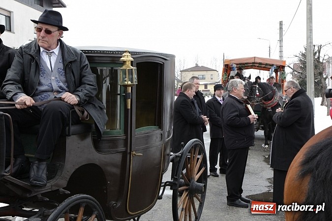 Zdjęcie w galerii na portalu naszraciborz.pl: Wielkanocna procesja konna w Bieńkowicach wiadomości z regionu