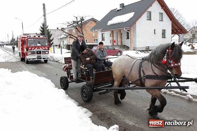 Zdjęcie w galerii na portalu naszraciborz.pl: Wielkanocna procesja konna w Bieńkowicach wiadomości z regionu
