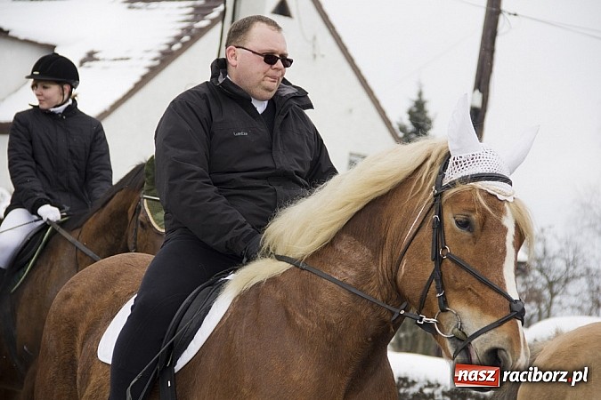 Zdjęcie w galerii na portalu naszraciborz.pl: W Raciborzu-Sudole zima jeźdźcom niestraszna. Przyjechał nawet szef Solidarności wiadomości z regionu