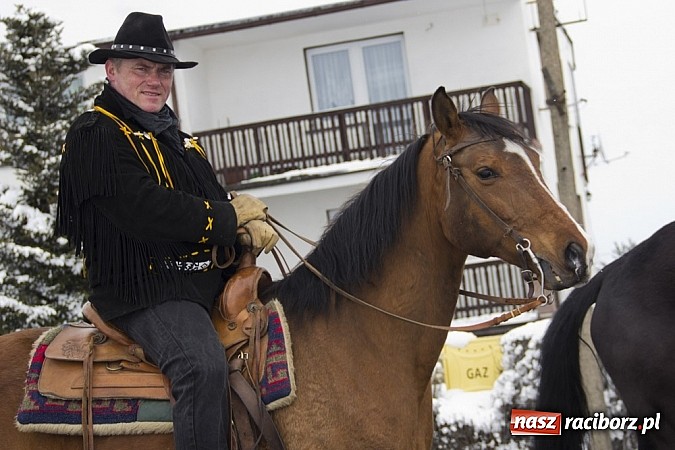 Zdjęcie w galerii na portalu naszraciborz.pl: W Raciborzu-Sudole zima jeźdźcom niestraszna. Przyjechał nawet szef Solidarności wiadomości z regionu