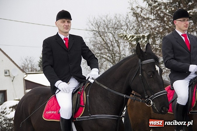 Zdjęcie w galerii na portalu naszraciborz.pl: W Raciborzu-Sudole zima jeźdźcom niestraszna. Przyjechał nawet szef Solidarności wiadomości z regionu