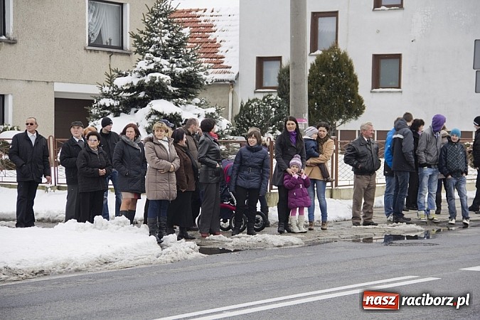 Zdjęcie w galerii na portalu naszraciborz.pl: W Raciborzu-Sudole zima jeźdźcom niestraszna. Przyjechał nawet szef Solidarności wiadomości z regionu