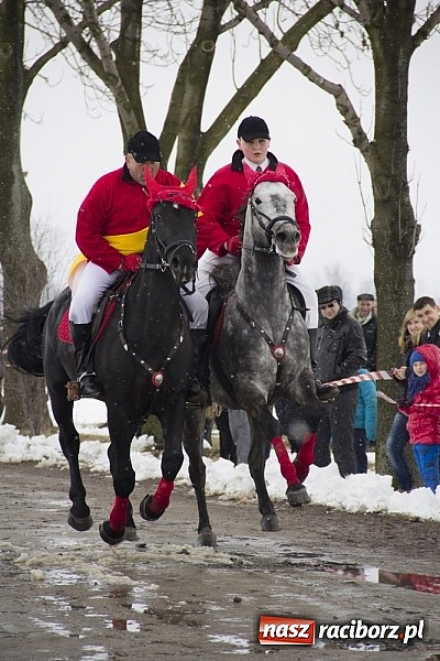 Zdjęcie w galerii na portalu naszraciborz.pl: W Raciborzu-Sudole zima jeźdźcom niestraszna. Przyjechał nawet szef Solidarności wiadomości z regionu