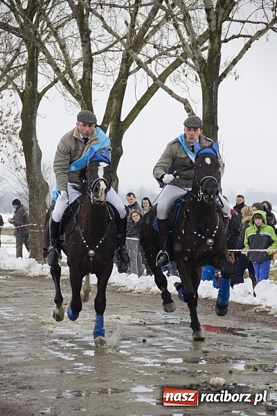 Zdjęcie w galerii na portalu naszraciborz.pl: W Raciborzu-Sudole zima jeźdźcom niestraszna. Przyjechał nawet szef Solidarności wiadomości z regionu