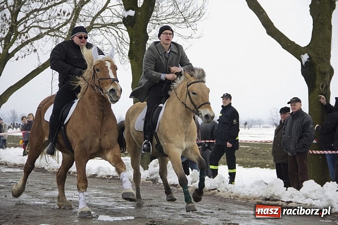 Zdjęcie w galerii na portalu naszraciborz.pl: W Raciborzu-Sudole zima jeźdźcom niestraszna. Przyjechał nawet szef Solidarności wiadomości z regionu