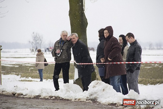 Zdjęcie w galerii na portalu naszraciborz.pl: W Raciborzu-Sudole zima jeźdźcom niestraszna. Przyjechał nawet szef Solidarności wiadomości z regionu
