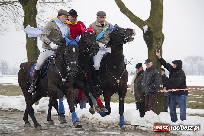 Zdjęcie w galerii na portalu naszraciborz.pl: W Raciborzu-Sudole zima jeźdźcom niestraszna. Przyjechał nawet szef Solidarności wiadomości z regionu