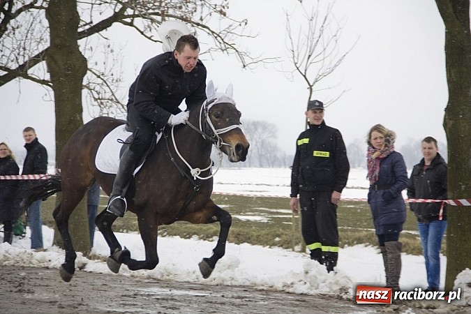 Zdjęcie w galerii na portalu naszraciborz.pl: W Raciborzu-Sudole zima jeźdźcom niestraszna. Przyjechał nawet szef Solidarności wiadomości z regionu
