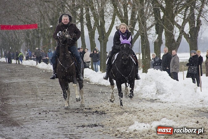 Zdjęcie w galerii na portalu naszraciborz.pl: W Raciborzu-Sudole zima jeźdźcom niestraszna. Przyjechał nawet szef Solidarności wiadomości z regionu