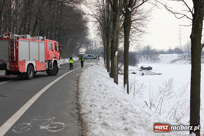 Zdjęcie w galerii na portalu naszraciborz.pl: Poważny wypadek na Brzeskiej w Raciborzu. Kierowca hondy dachował wiadomości z regionu