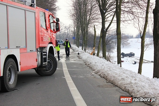 Zdjęcie w galerii na portalu naszraciborz.pl: Poważny wypadek na Brzeskiej w Raciborzu. Kierowca hondy dachował wiadomości z regionu