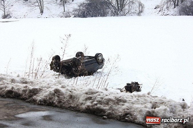 Zdjęcie w galerii na portalu naszraciborz.pl: Poważny wypadek na Brzeskiej w Raciborzu. Kierowca hondy dachował wiadomości z regionu