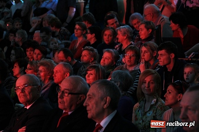 Zdjęcie w galerii na portalu naszraciborz.pl: Wspaniały jubileusz. Zespół taneczny 