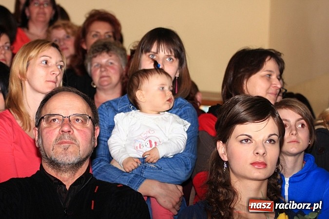 Zdjęcie w galerii na portalu naszraciborz.pl: Wspaniały jubileusz. Zespół taneczny 