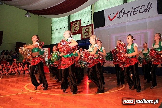 Zdjęcie w galerii na portalu naszraciborz.pl: Wspaniały jubileusz. Zespół taneczny 