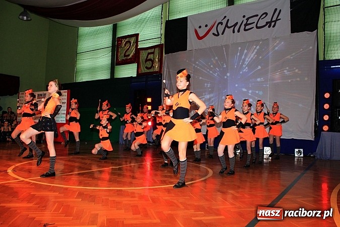Zdjęcie w galerii na portalu naszraciborz.pl: Wspaniały jubileusz. Zespół taneczny 