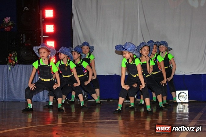 Zdjęcie w galerii na portalu naszraciborz.pl: Wspaniały jubileusz. Zespół taneczny 