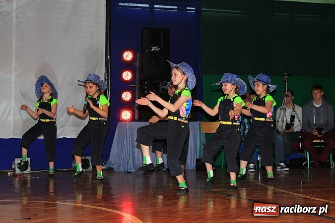 Zdjęcie w galerii na portalu naszraciborz.pl: Wspaniały jubileusz. Zespół taneczny 