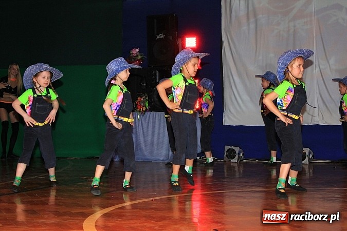 Zdjęcie w galerii na portalu naszraciborz.pl: Wspaniały jubileusz. Zespół taneczny 