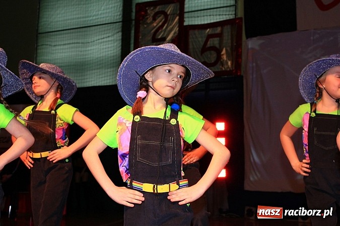 Zdjęcie w galerii na portalu naszraciborz.pl: Wspaniały jubileusz. Zespół taneczny 